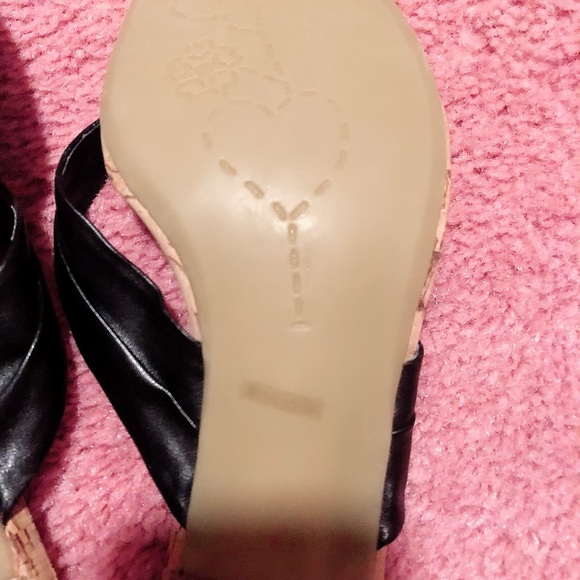 NWOT Dollhouse Kitten Heels - Picture 9 of 9